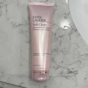 Ester Lauder Soft Clean Foaming Cleanser